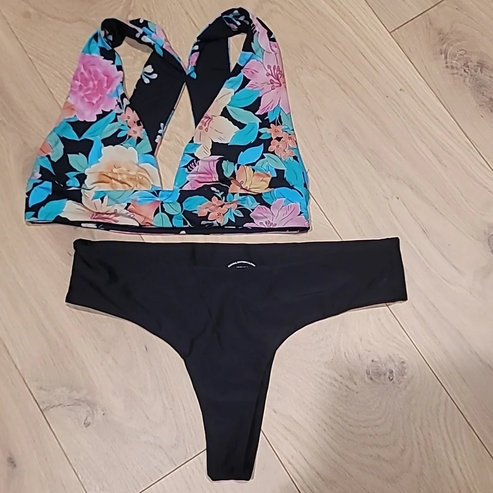Bikini Set - Picture 1 of 4